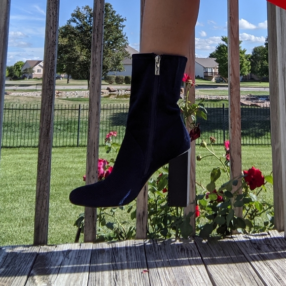 ✨HALSTON Blue and Black Color Blocked Booties🌠 - Picture 5 of 6